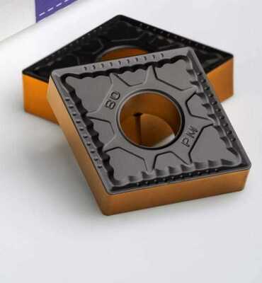 CNMG 160412 PM Karbidinsert mit 80 ° Diamantform und negativer Rake-Geometrie für eine stabile Chipsteuerung